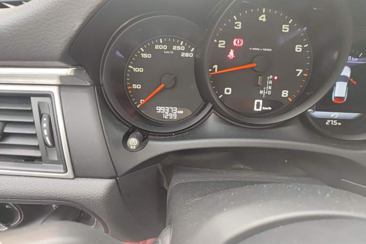 Used Porsche Macan 2017 Macan 2.0T Odometer Close Up