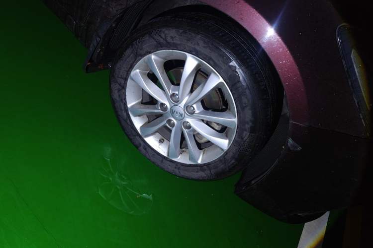 Used Kia K3 2016 1.6L Automatic DLX Right Front Wheel Hub