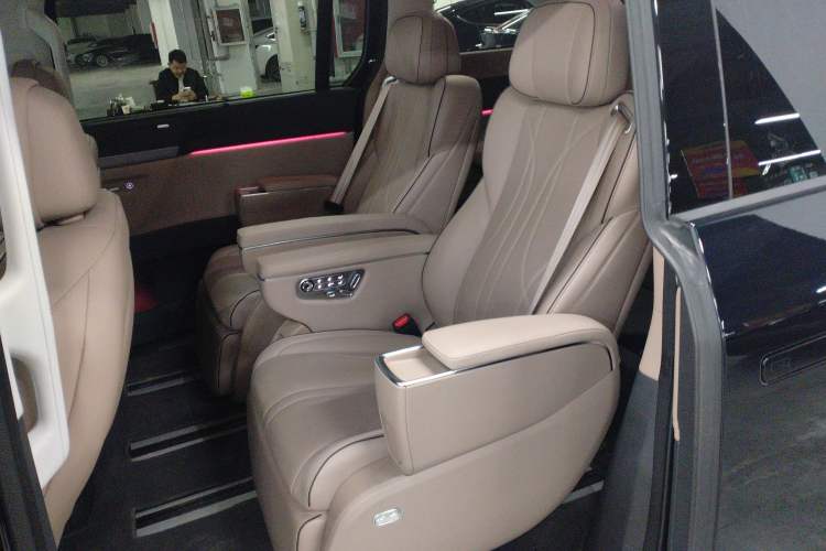 Used XPeng X9 2025 740 Ultra-Long Range Max Left Rear Seat