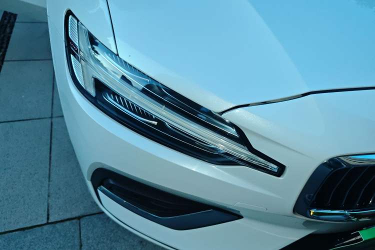 Used Volvo S60 2020 T4 Zhiyi Luxury Edition Right Front Headlight