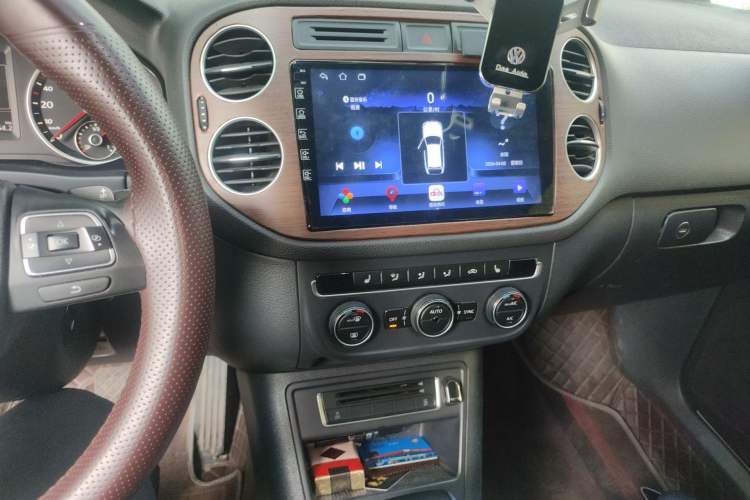 Used Volkswagen Tiguan 2015 1.8TSI Automatic Two-Wheel Drive Luxury Model Audio And AC Panel