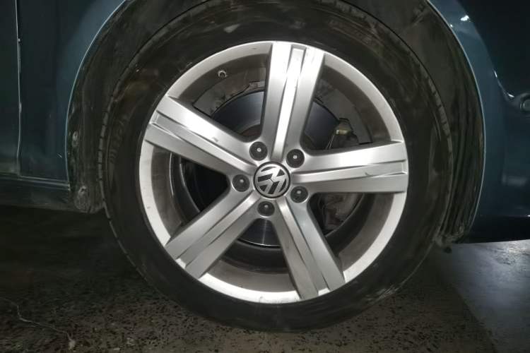 Used Volkswagen Eos 2011 2.0 TSI Right Front Wheel Hub
