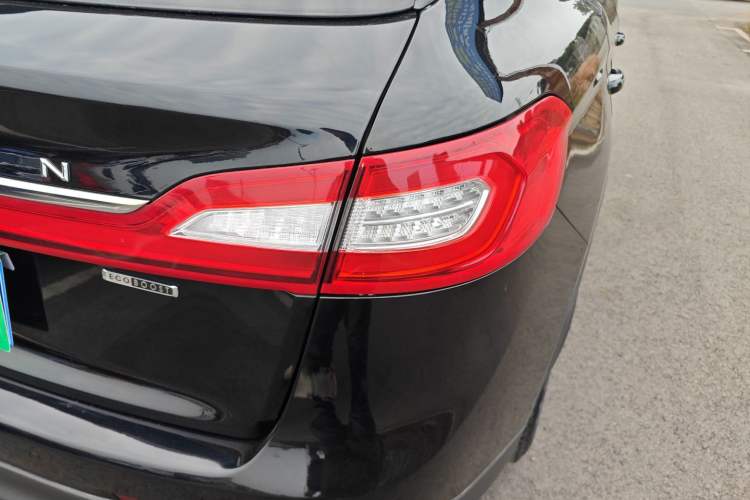 Used Lincoln MKX 2015 2.0T Two-Wheel Drive Deluxe Edition