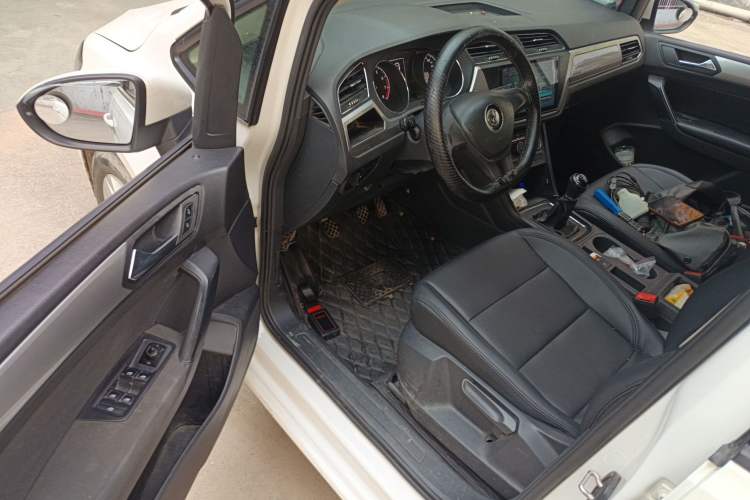 Used Volkswagen Touran 2016 Volkswagen Touran L 280TSI Manual Trend Edition
