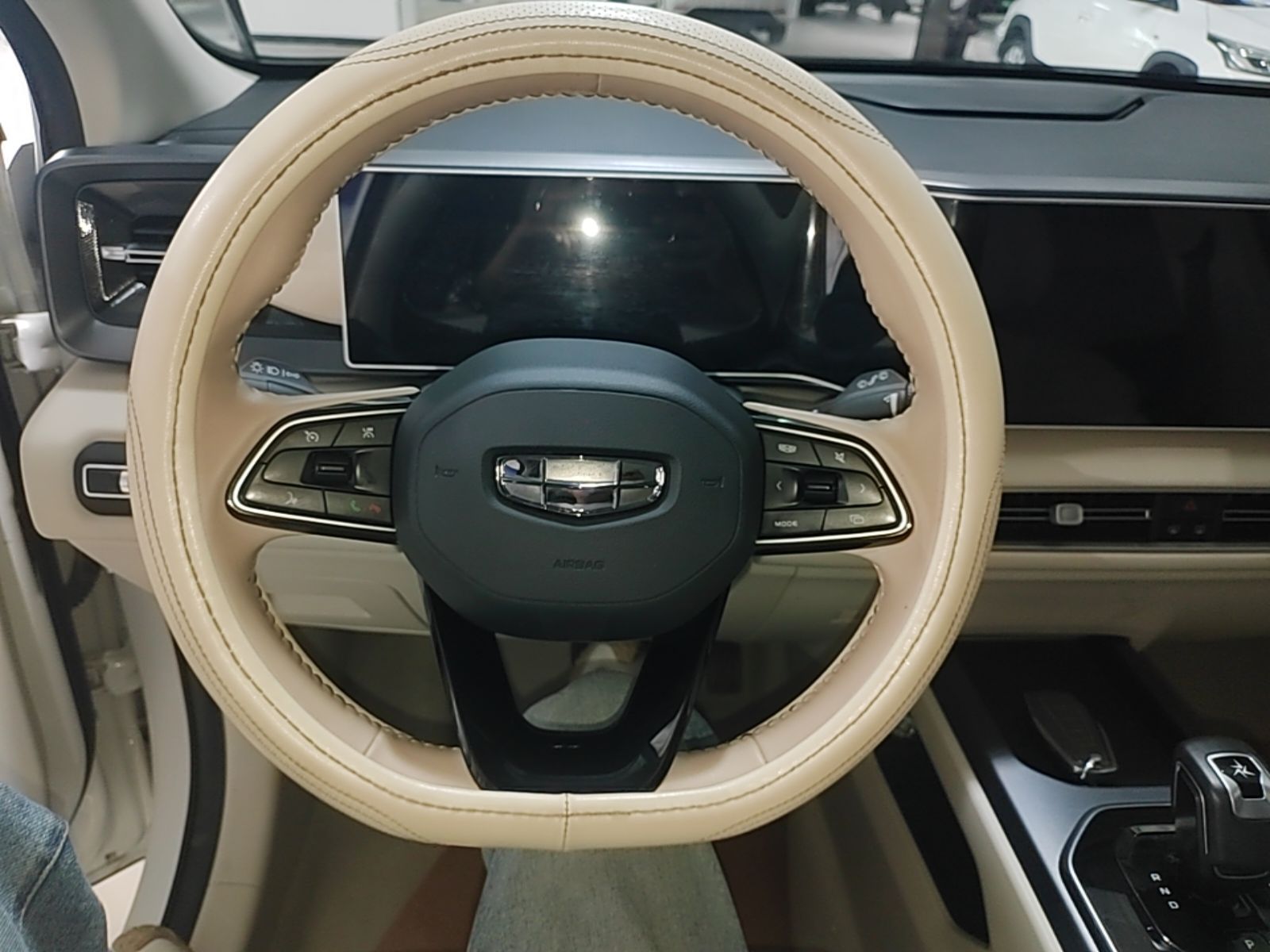 Geely Auto icon 2023 1.5TD Chocolate Smoothie Edition — снимка 13