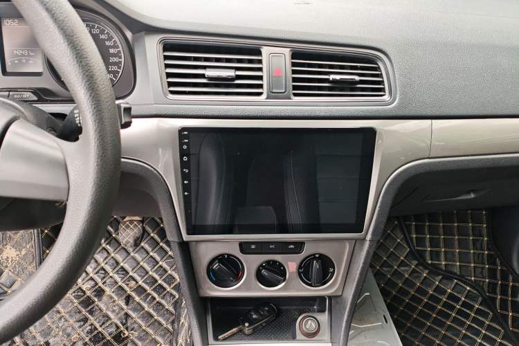 Used Volkswagen Lavida 2013 Revised Classic 1.6L Manual Fashion Edition
