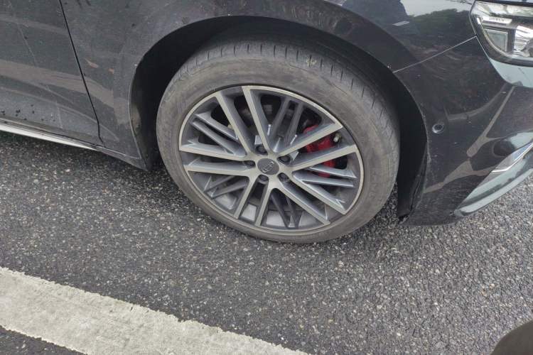 Used Geely Auto Preface 2023 2.0TD Prestige Version Right Front Wheel Hub