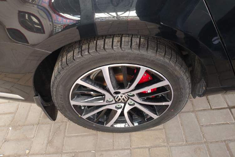 Used Volkswagen Magotan 2013 2.0 TSI Prestige Model Right Rear Wheel Hub