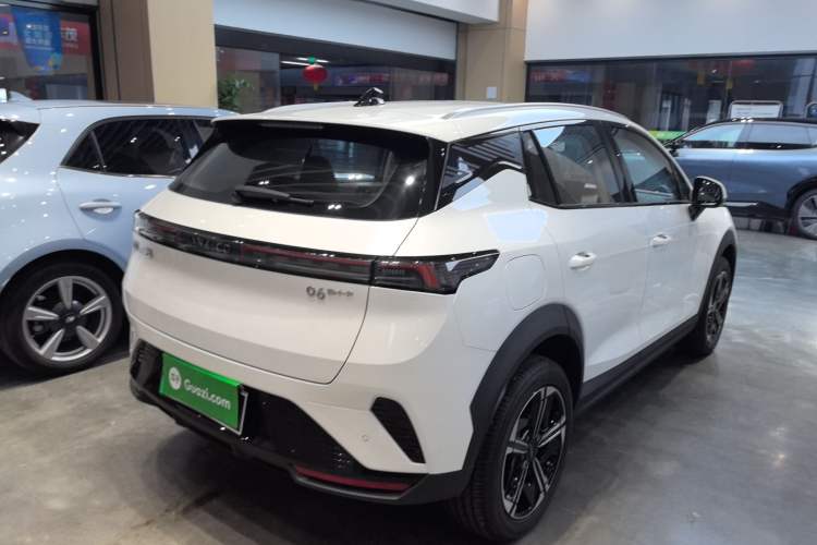 Used Lynk & Co 06 EM-P 2023 EM-P 56 Standard Range Pro