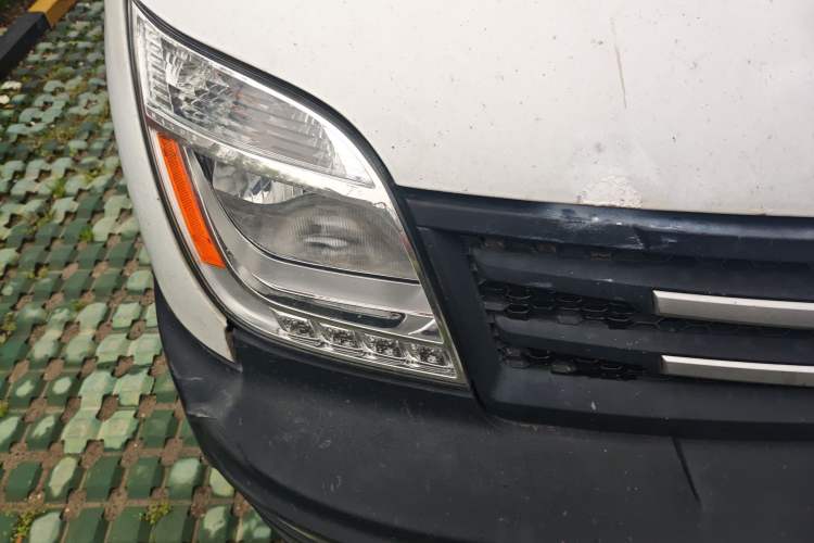 Used SAIC MAXUS Xintu V80 2019 2.5T Classic Model 6-Speed Manual – Aoyuntong Modified Version with Long Wheelbase High Roof and 7 Seating Capacity
