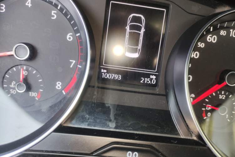 Used Volkswagen Magotan 2018 Facelift 330TSI DSG Luxury Model Odometer Close Up