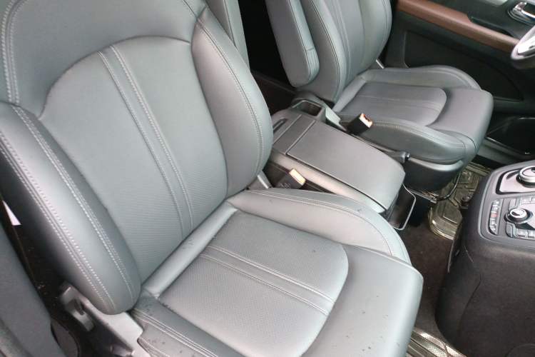 Used SAIC MAXUS G10 2021 2.0T Automatic Elite Edition Diesel 7-Seater
