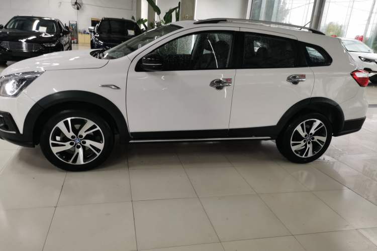 Used Venucia T70X 2016 2.0L CVT SmartFun Sport Edition