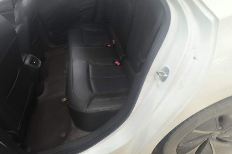 Used Buick Velite 6 2023 430km Range Commuter Version Left Rear Seat