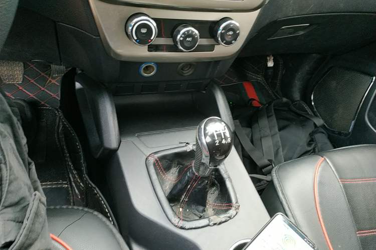 Used Geely Auto GX7 2015 Classic Edition 1.8L Manual Urban Model China IV
