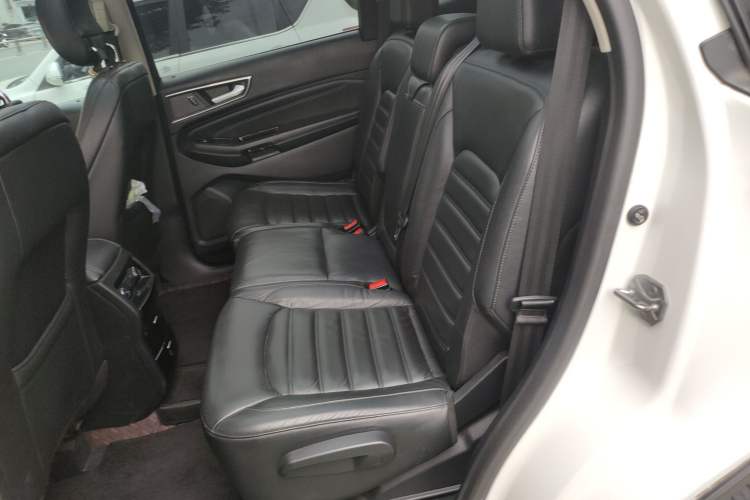 Used Ford Edge 2015 2.0T GTDi Two-Wheel-Drive High-Line Version