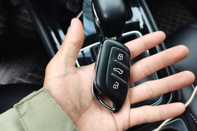 Used Roewe i5 2020 1.5L Automatic 4G Connect Luxury Flagship Edition Vehicle Key