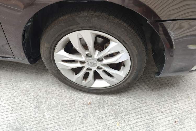 Used Geely Auto Emgrand 2014 Sedan 1.5L CVT Elite Model Right Front Wheel Hub