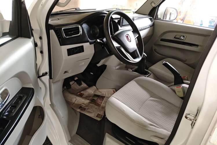 Used Jinbei New Hiace S 2023 1.5L Wealth Edition Van 2/5-Seater Air-Conditioned Model SWC15M