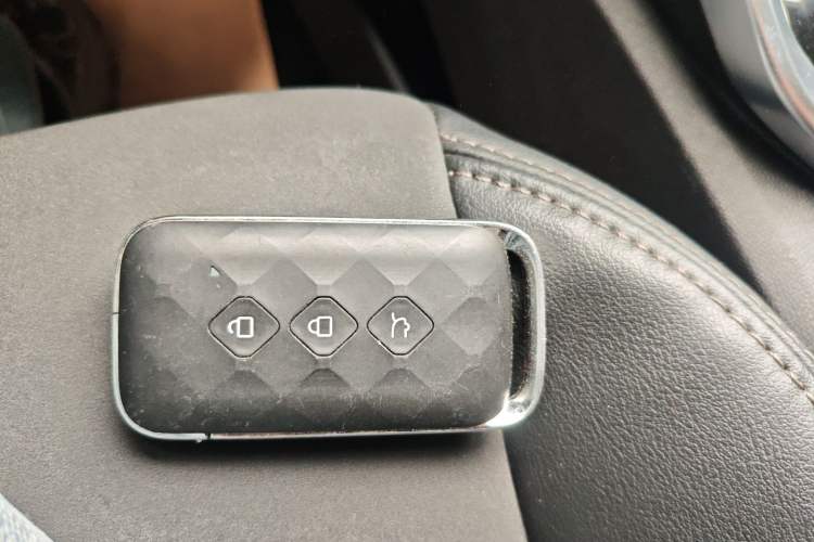 Used Wuling Alvez 2022 1.5L CVT Comfort Edition Vehicle Key