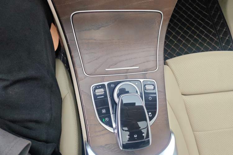 Used Mercedes-Benz GLC 2016 GLC 300 4MATIC Dynamic Model Gear Lever