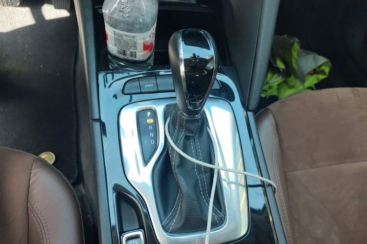 Used Buick Regal 2019 20T Elite Version China VI Standard Gear Lever