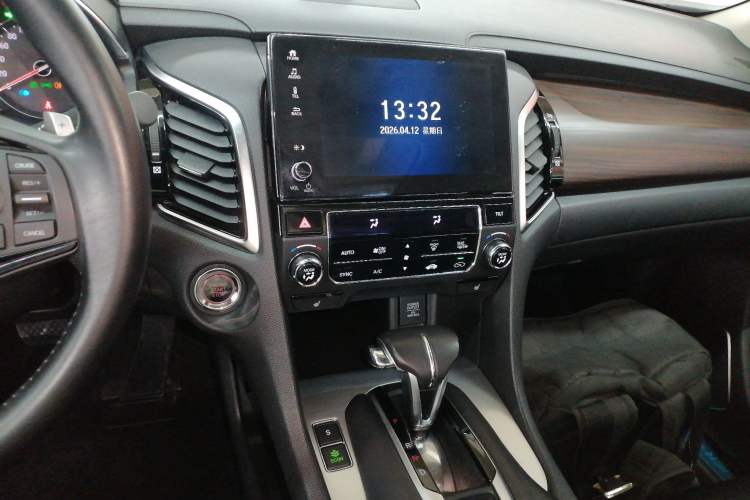 Used Honda Avancier 2017 240TURBO Two-Wheel Drive Luxury Edition Audio And AC Panel