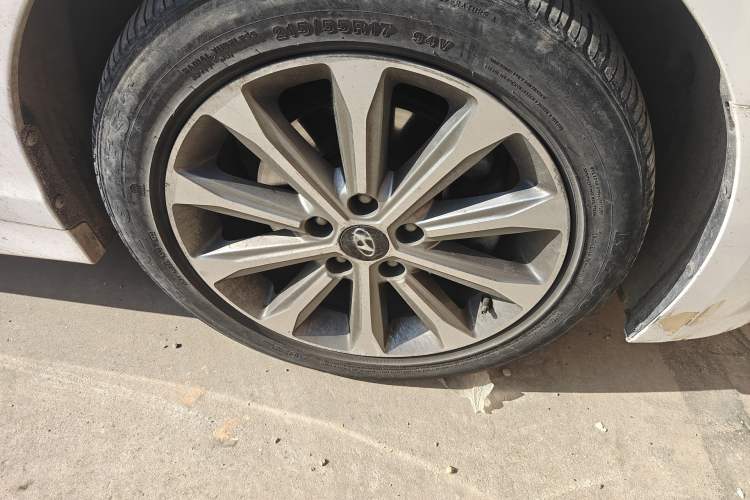 Used Hyundai Sonata 2015 1.6T GLX Advanced Model Right Front Wheel Hub