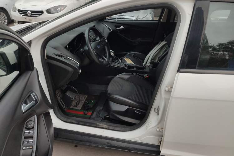 Used Ford Focus 2017 Hatchback 1.6L Automatic Fashion Edition Smart Drive Version Left Front Seat