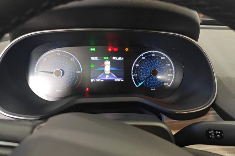 Used Hongqi E-QM5 2025 500km Range Commuter Version