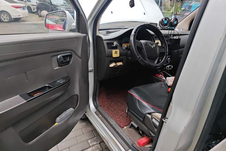 Used Wuling Rongguang V 2016 1.5L Standard Version Driver Seat