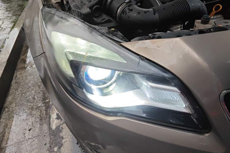 Used Buick Regal 2015 1.6T Elite Tech Model Right Front Headlight