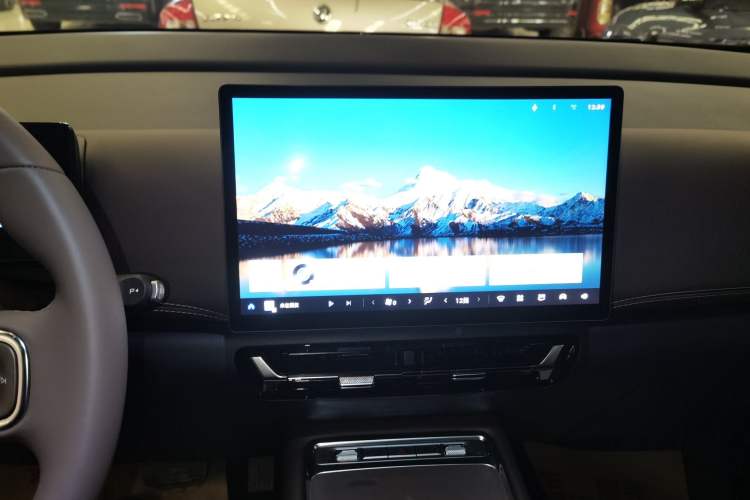 Used Wuling Wuling Starlight 730 2025 Model Plug-in Hybrid 125km Luxury Edition
