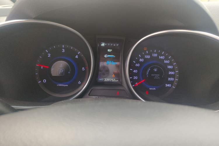 Used Hyundai Grand SantaFe 2013 2.2T 7-Seater Four-Wheel-Drive Flagship Edition Instrument Cluster