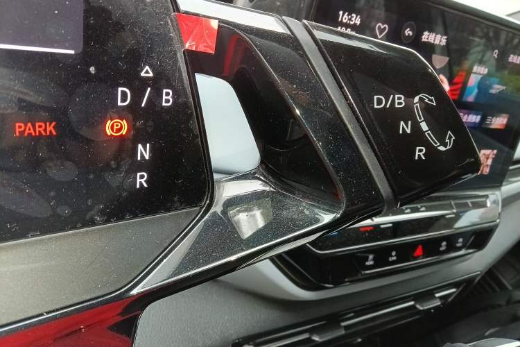 Used Volkswagen ID.4 X 2023 Pure Smart Edition Gear Lever