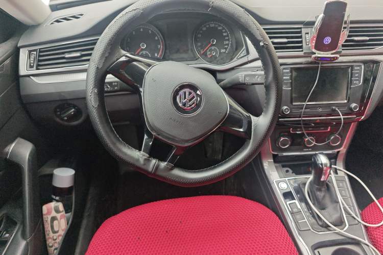 Used Volkswagen Passat 2017 330TSI DSG Luxury Edition Steering Wheel