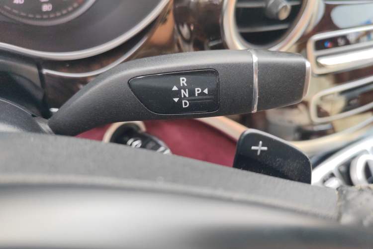 Used Mercedes-Benz V-Class 2017 V 260 Avantgarde Edition Gear Lever