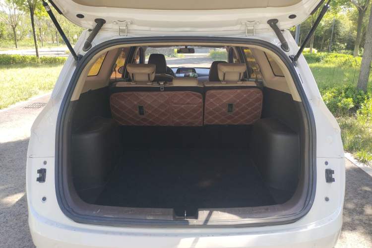 Used Baojun 310W 2017 1.5L Manual Fashion Model China V