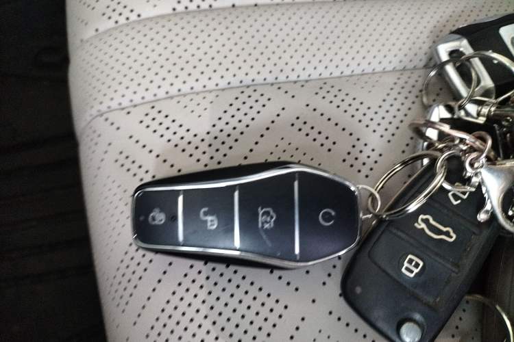 Used BYD Yuan UP 2025 Intelligent Driving Version 401 km Beyond-Range Edition
