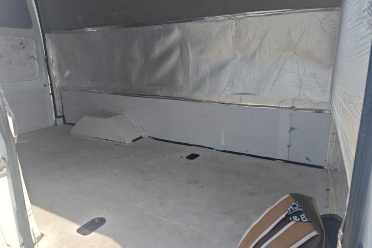 Used JMC Fushun 2023 2.0T Automatic Long-Wheelbase Mid-to-High Roof Commercial Van-Type Transport Vehicle – 2/3 Seats