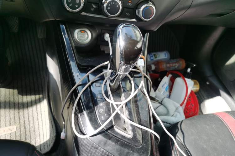 Used Nissan Lannia 2016 1.6L CVT Smart Cool Edition Gear Lever