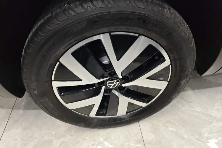 Used Volkswagen Tayron 2024 300TSI Two-Wheel-Drive Luxury Plus Advanced Version Exterior 1