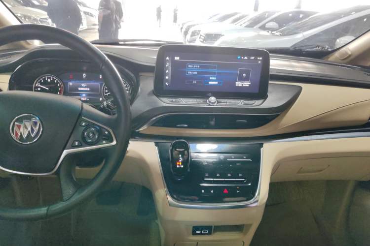 Used Buick GL8 2023 Facelifted Land Cruiser Executive Luxury Version
