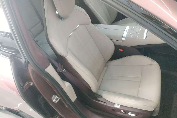 Used Xiaomi Auto YU7 2025 Ultra-Long Range High-Performance All-Wheel-Drive Max Edition Right Front Seat