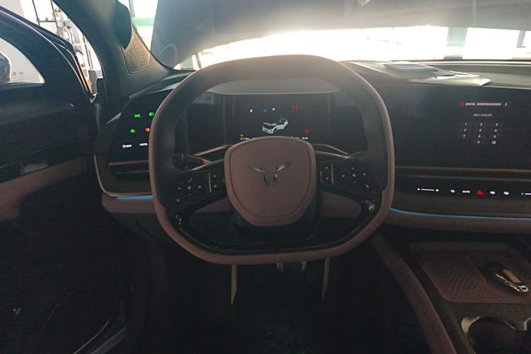 Used Hongqi Tiangong 08 2025 680 Ultra Four-Wheel-Drive Version Steering Wheel