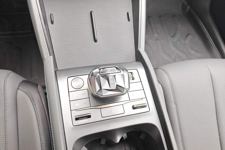 Used BYD Qin L 2025 DM-i Smart Drive 80KM Leading Model Gear Lever