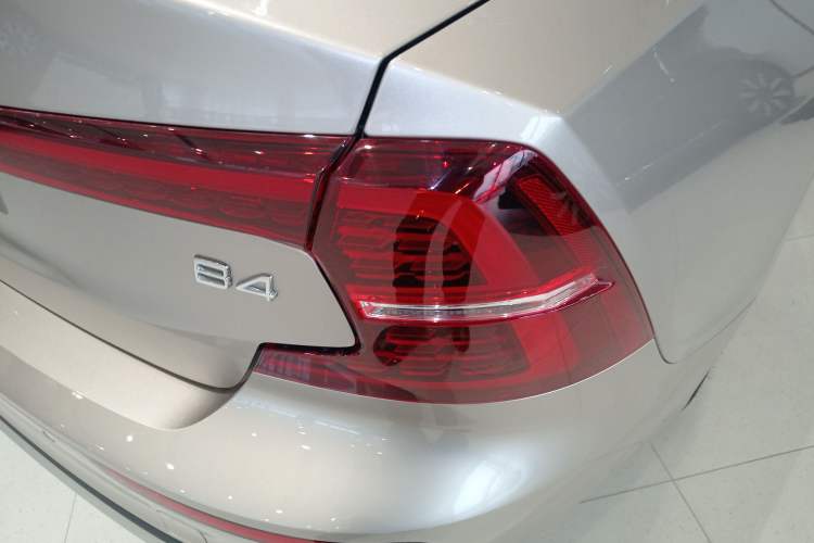 Used Volvo S60 2025 B4 Zhiyuan Luxury Edition