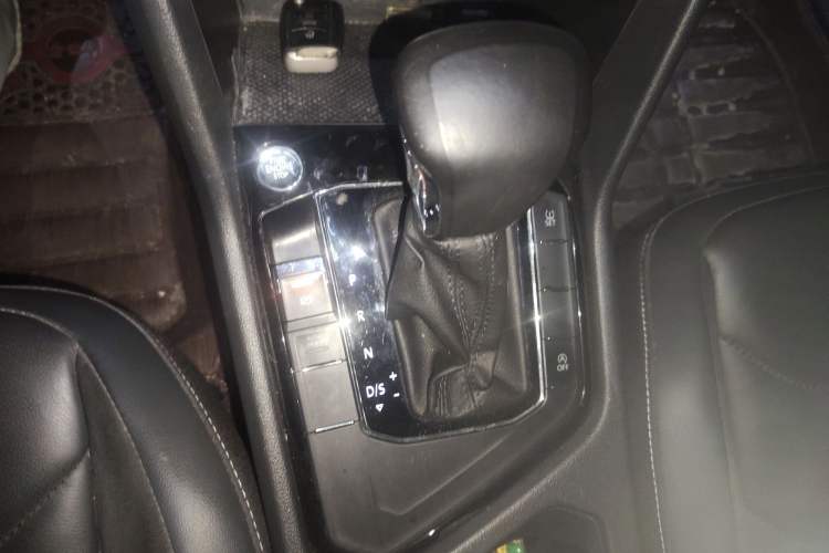 Used Volkswagen Tiguan L 2018 330TSI Automatic Two-Wheel Drive Luxury Edition Gear Lever