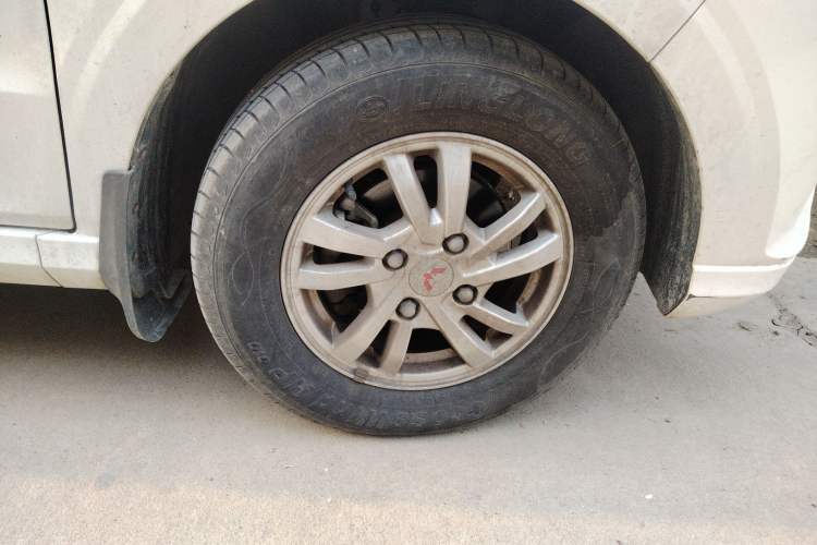 Used Wuling Hongguang 2021 1.5L S Standard Version LAR Right Front Wheel Hub