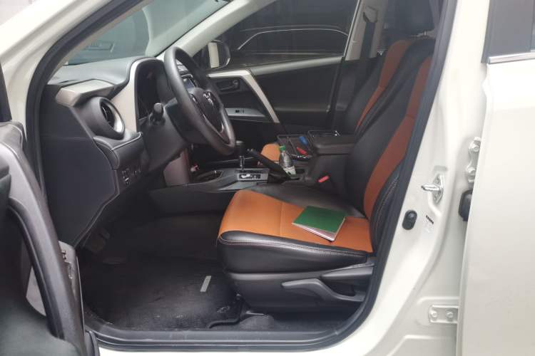 Used Toyota RAV4 2019 2.0L CVT Two-Wheel Drive Luxury Version China VI Standard Left Front Seat